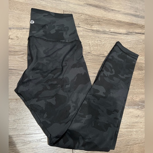 lululemon athletica Pants - Lululemon Woman’s Leggings. Black cameo. Size 4.